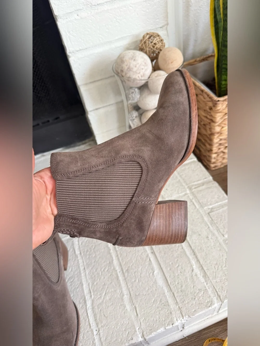 UGG Women’s Brown Suede Chelsea Ankle Boots Block Heel Pull On Size US 7.5 EU 38
